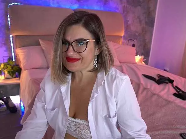 Freechat KiraRoxx on BongaCams