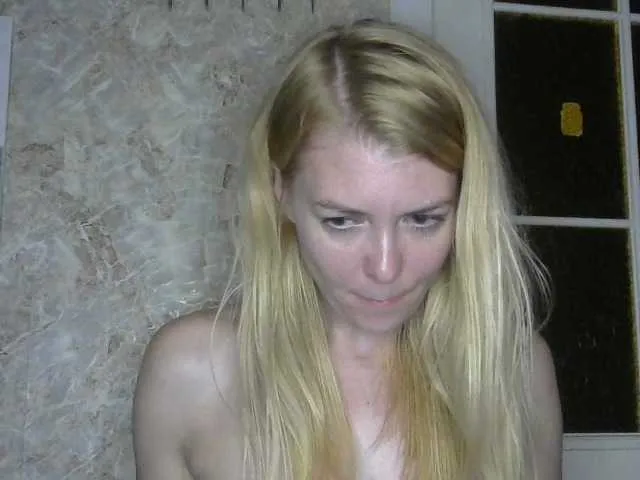 Offline Kitty-Love27 on BongaCams