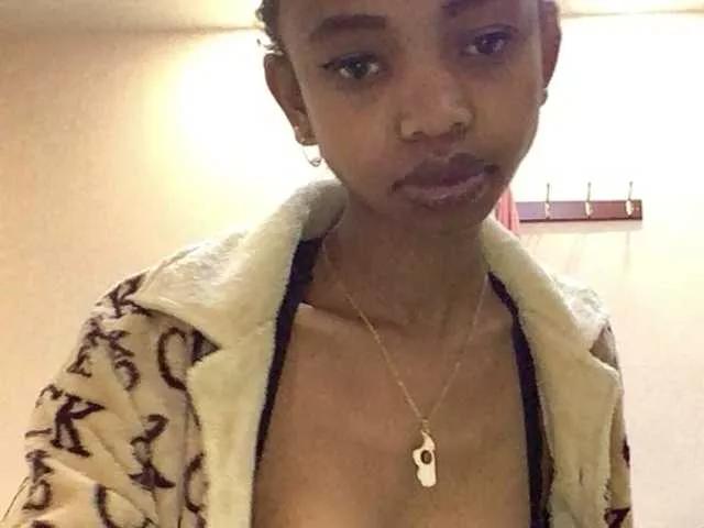 Kittygirl251 from BongaCams