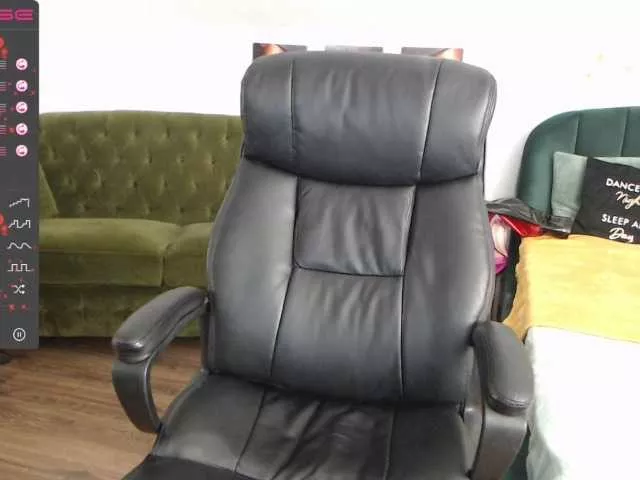 Offline kristeen15 on BongaCams