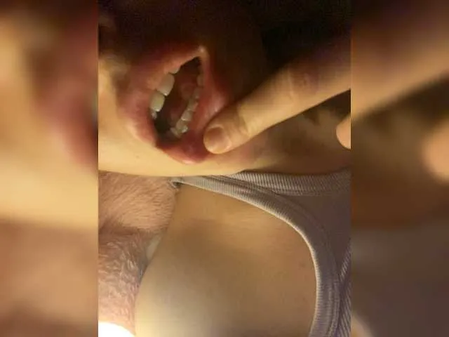 Offline KristinaScott on BongaCams