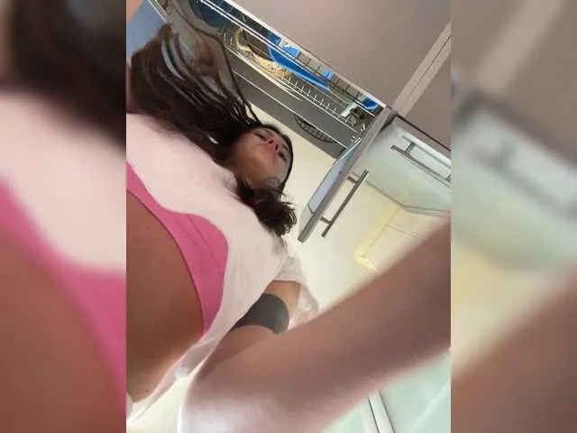 Offline KristinaScott on BongaCams