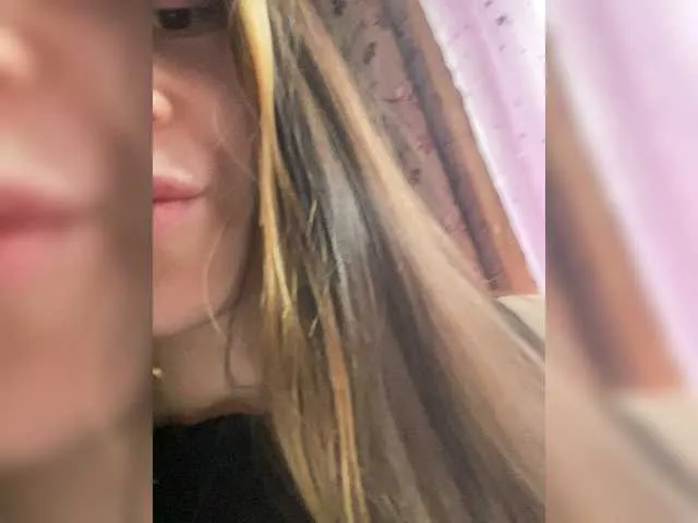 Offline KristinaScott on BongaCams