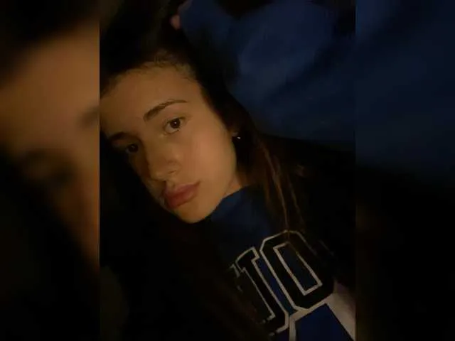 Offline KristinaScott on BongaCams