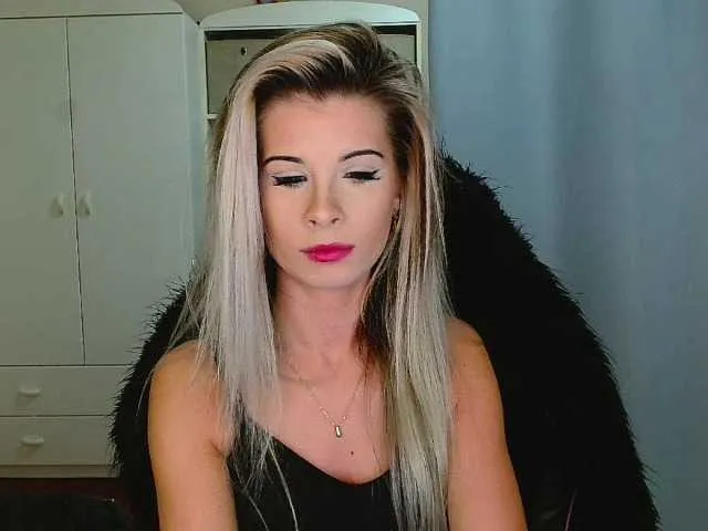 Offline KristineNatural on BongaCams