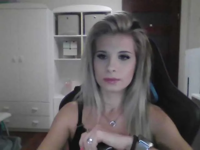 Offline KristineNatural on BongaCams