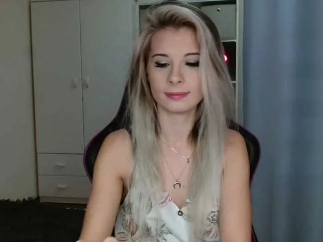 Offline KristineNatural on BongaCams