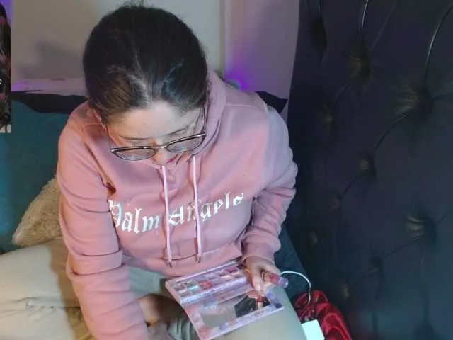 Offline KrystalAdams on BongaCams