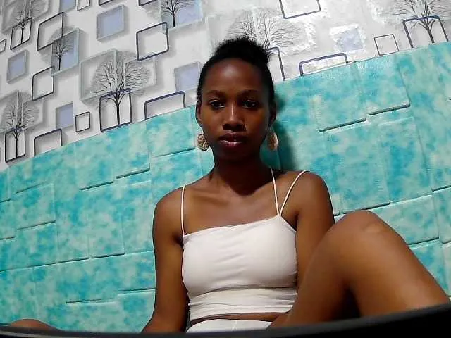 Offline Larah00 on BongaCams