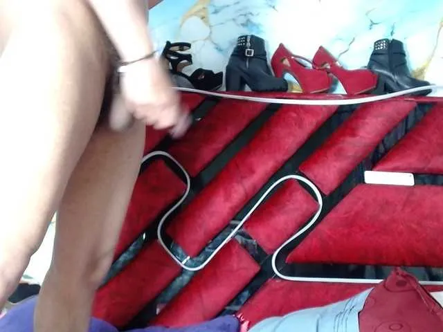 Offline Latin-caliente on BongaCams