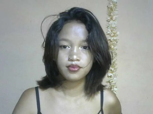 Offline Laura1881 on BongaCams