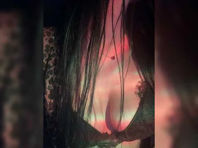 Offline LeCriss on BongaCams