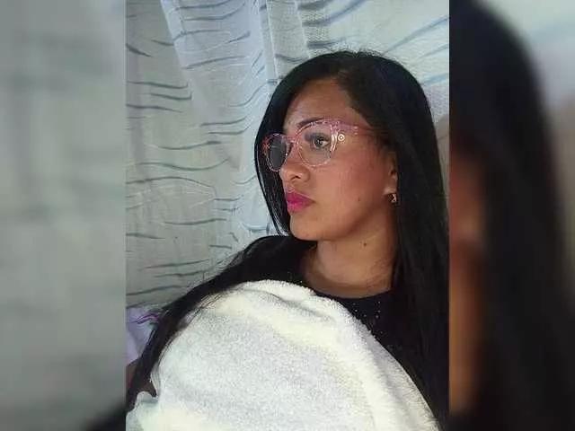 Letty33 from BongaCams