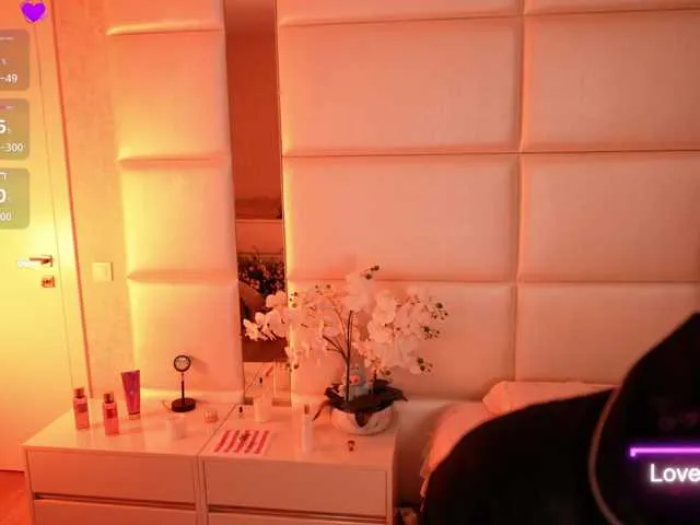 Offline LilyColins on BongaCams