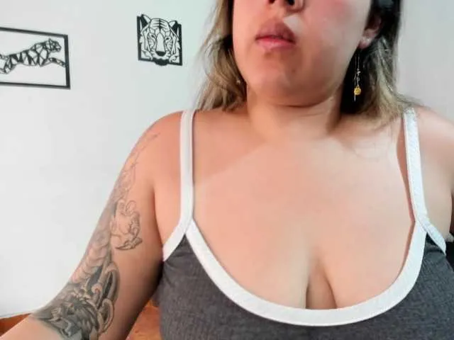 Offline LinaBrowm on BongaCams