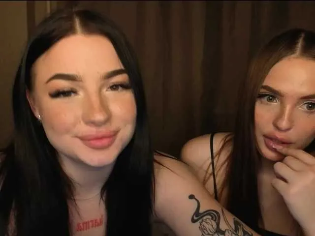 Offline LisaAndDenis on BongaCams