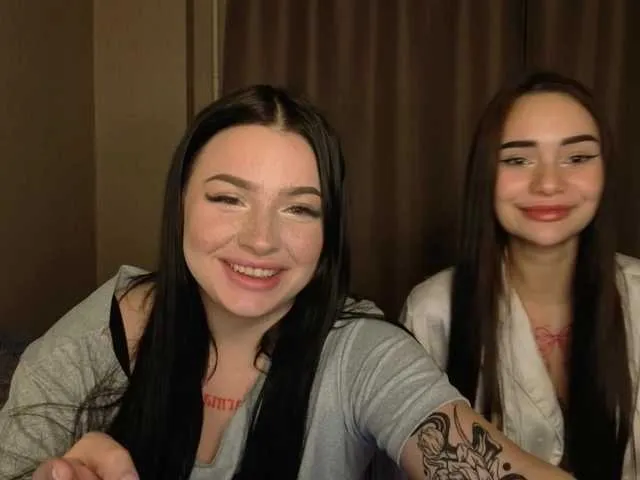 Offline LisaAndDenis on BongaCams