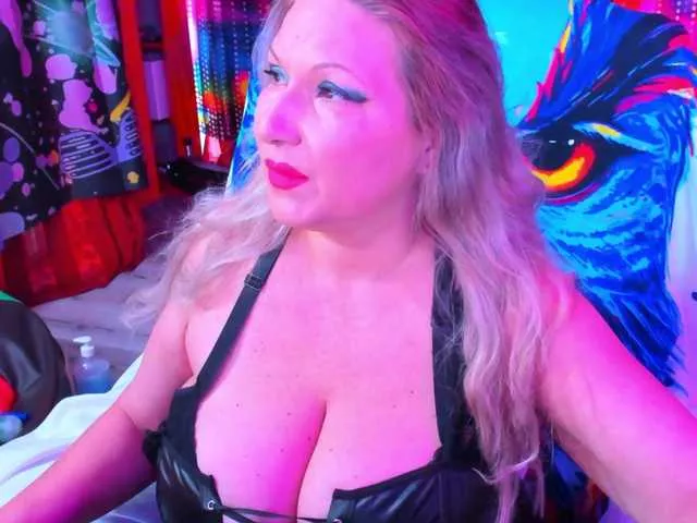 Offline Lisabigtits on BongaCams