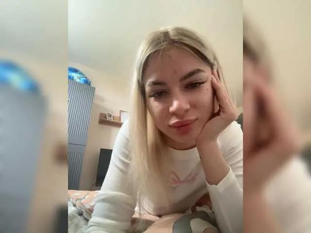 Littlbanny from BongaCams