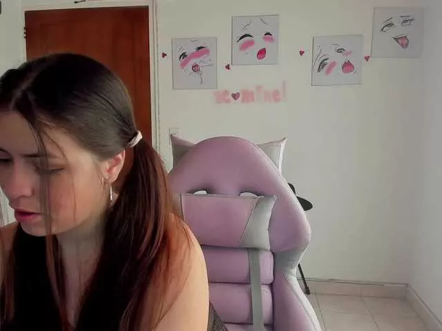 Freechat littleDanni on BongaCams