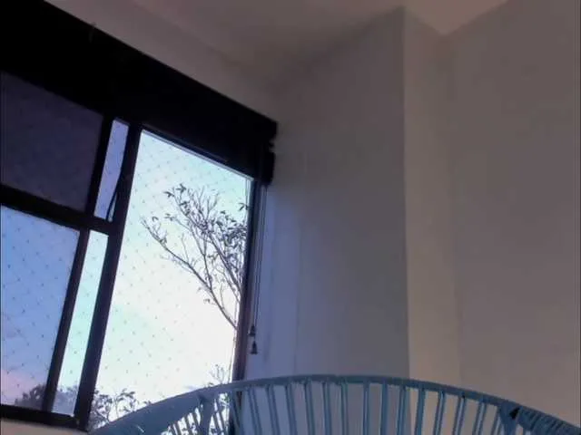 Freechat littleDanni on BongaCams