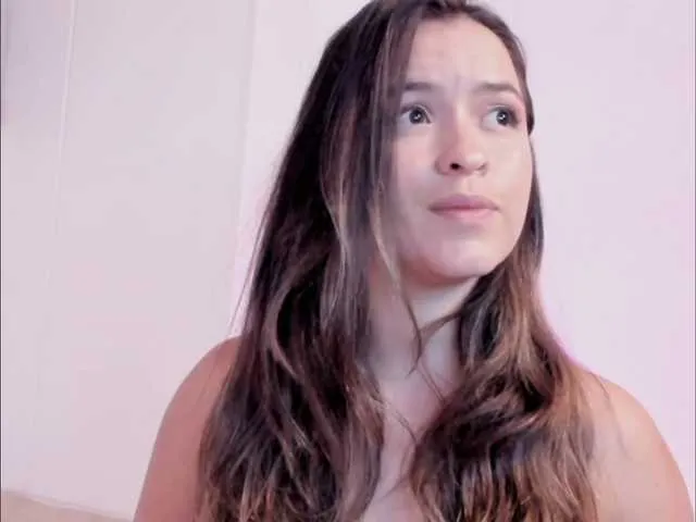 Freechat littleDanni on BongaCams