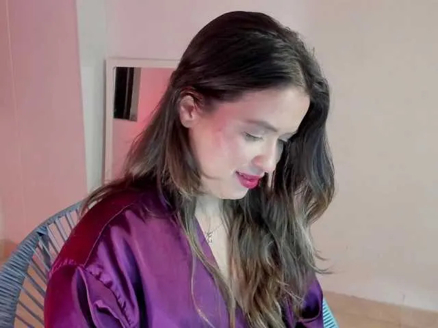 Freechat littleDanni on BongaCams