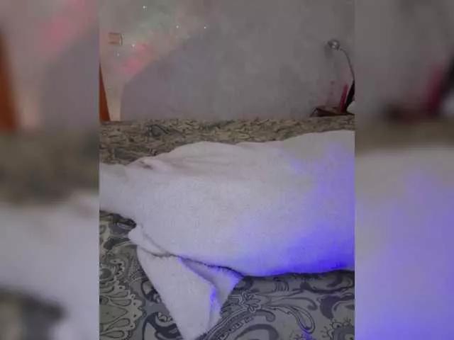 LittleDelora from BongaCams