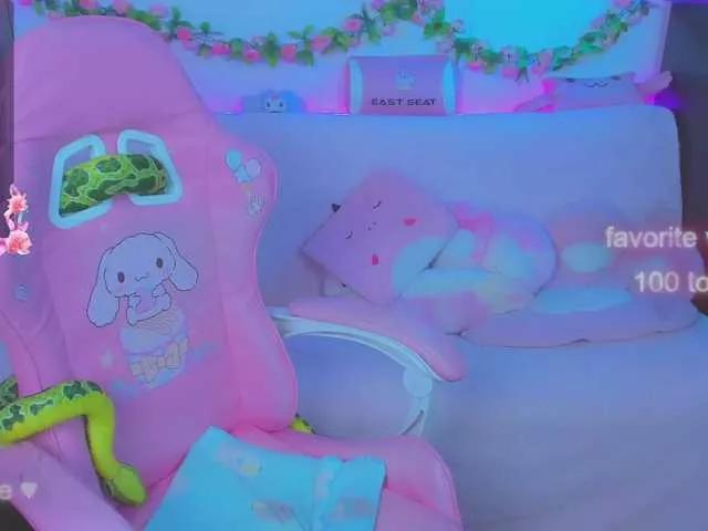 LittleKitsune from BongaCams