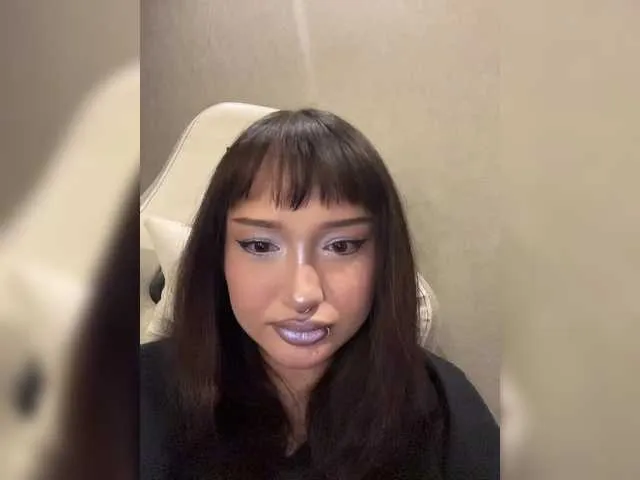 littlewetgirl on BongaCams 