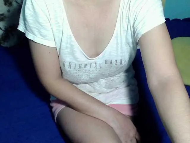 Offline LizBeth23 on BongaCams