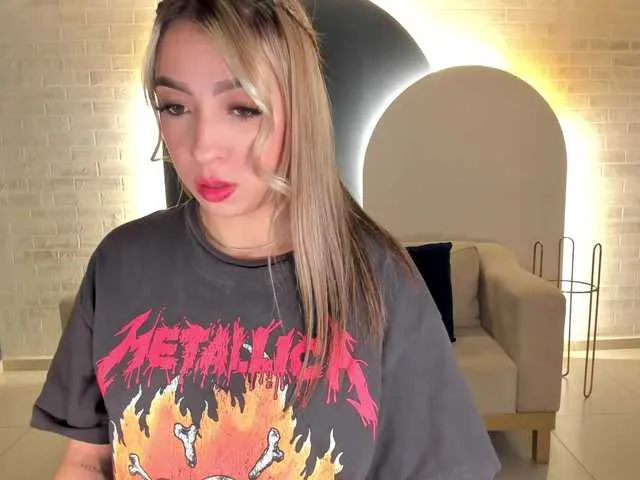 Offline LizzCooper on BongaCams