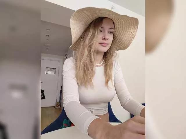 Lola3000 from BongaCams