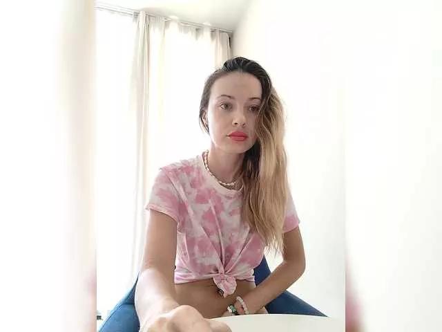 Lola3000 from BongaCams
