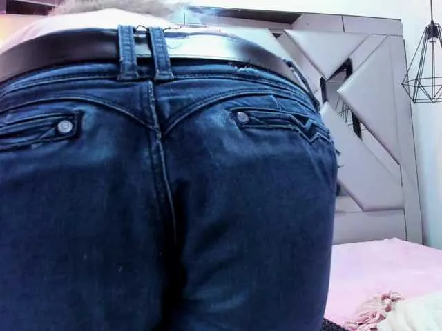 Offline Lorenn-Hill1 on BongaCams