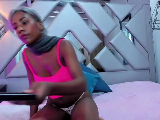 Offline Lorenn-Hill1 on BongaCams