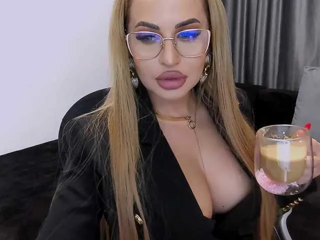 Offline lovelyblondyx on BongaCams