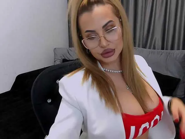 Offline lovelyblondyx on BongaCams