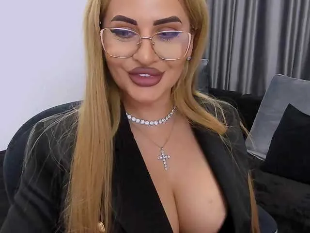 Offline lovelyblondyx on BongaCams