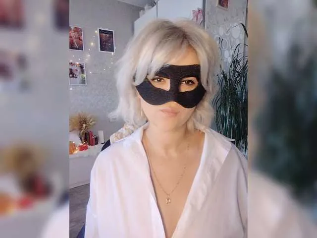 Offline LOVEMENOW23 on BongaCams