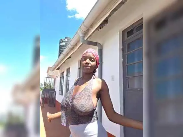 Offline Lucia-1 on BongaCams