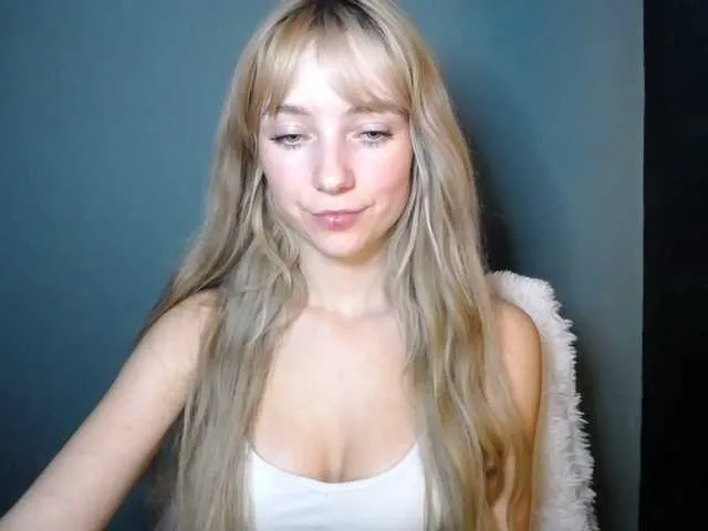 Offline LuciaLovely on BongaCams