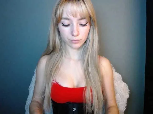 Offline LuciaLovely on BongaCams