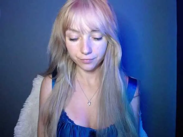 Offline LuciaLovely on BongaCams