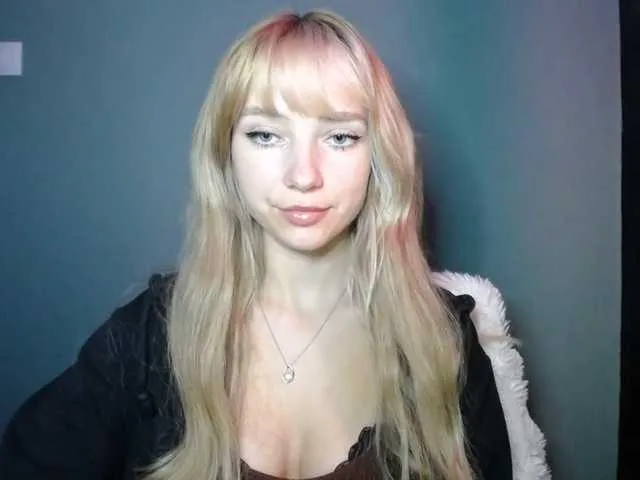 Offline LuciaLovely on BongaCams