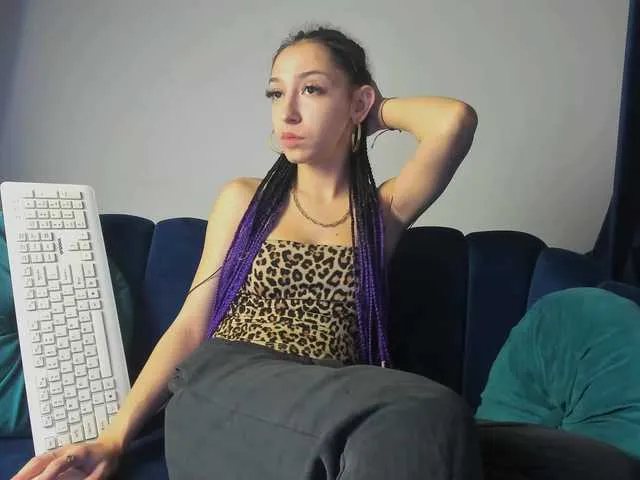 Offline LucyLips on BongaCams