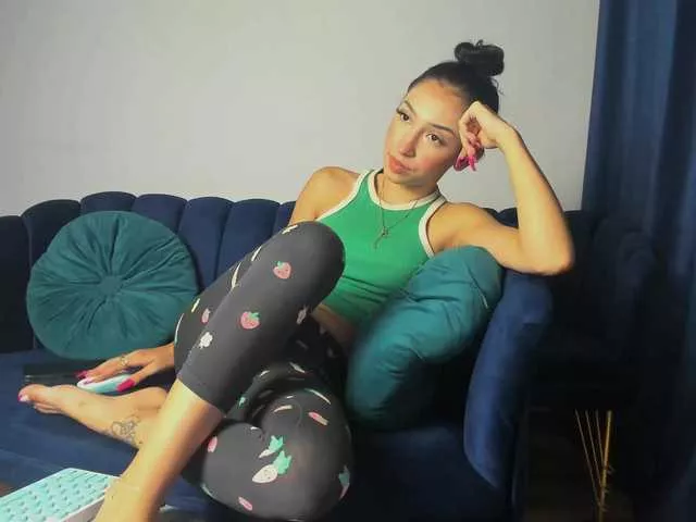 Offline LucyLips on BongaCams