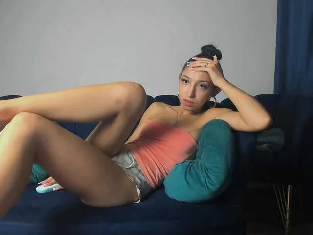 Offline LucyLips on BongaCams