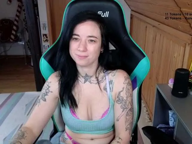 Offline Lunaticminx- on BongaCams