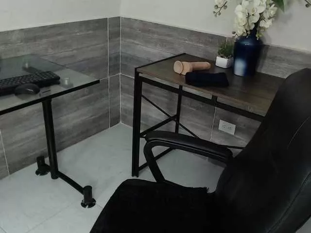 LussieWillow on BongaCams 